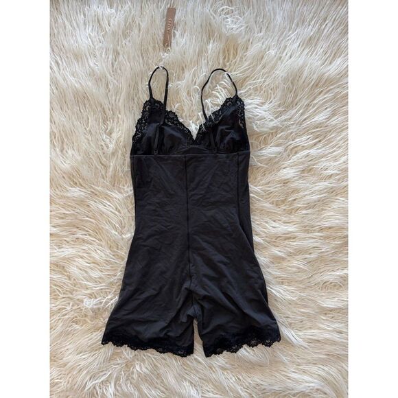 Skims Fits Everybody Lace Triangle Onesie Onyx Size Medium - Picture 8 of 12